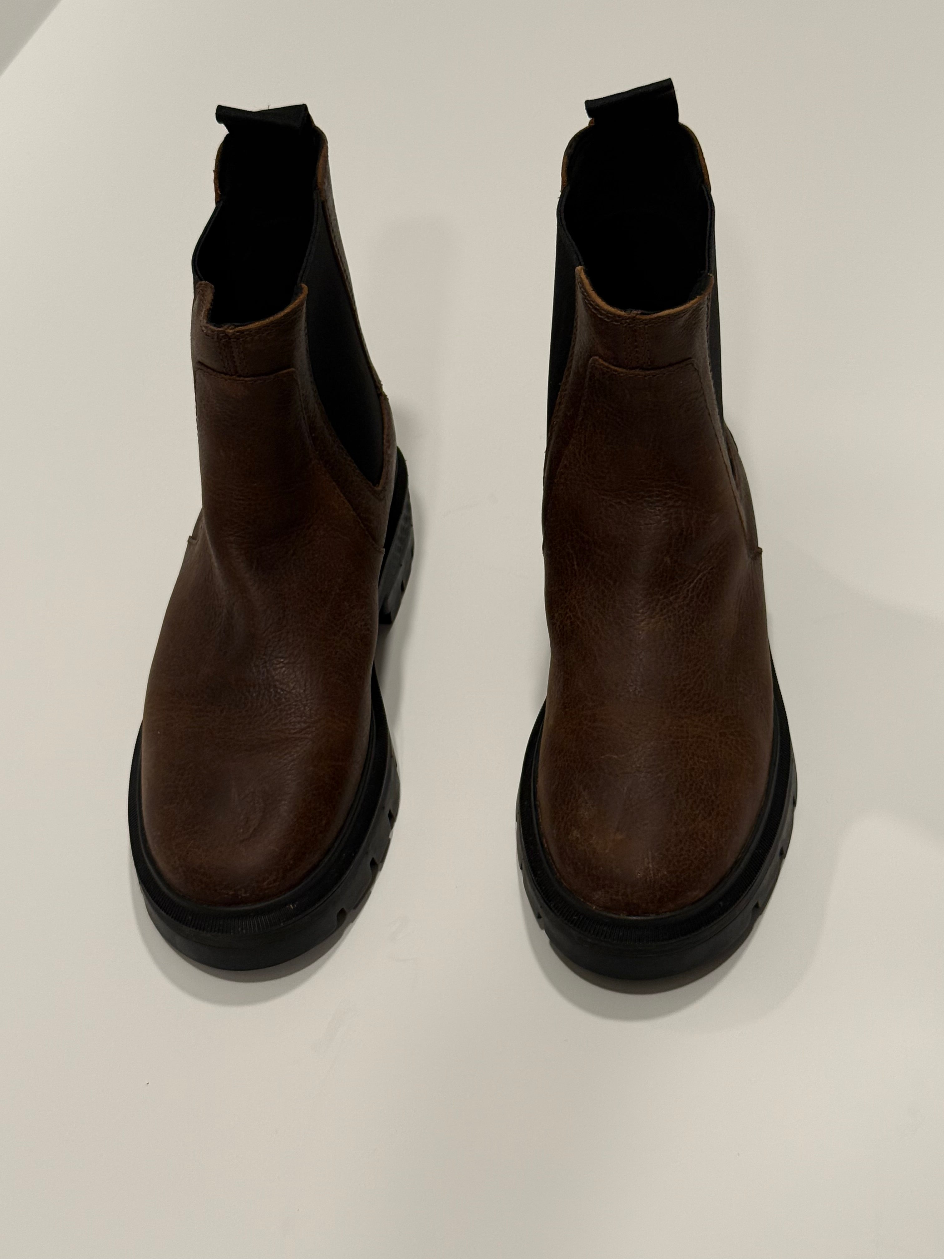 Timberland Brown Leather Chelsea Boots Lug Sole Pull-On Ankle Boots