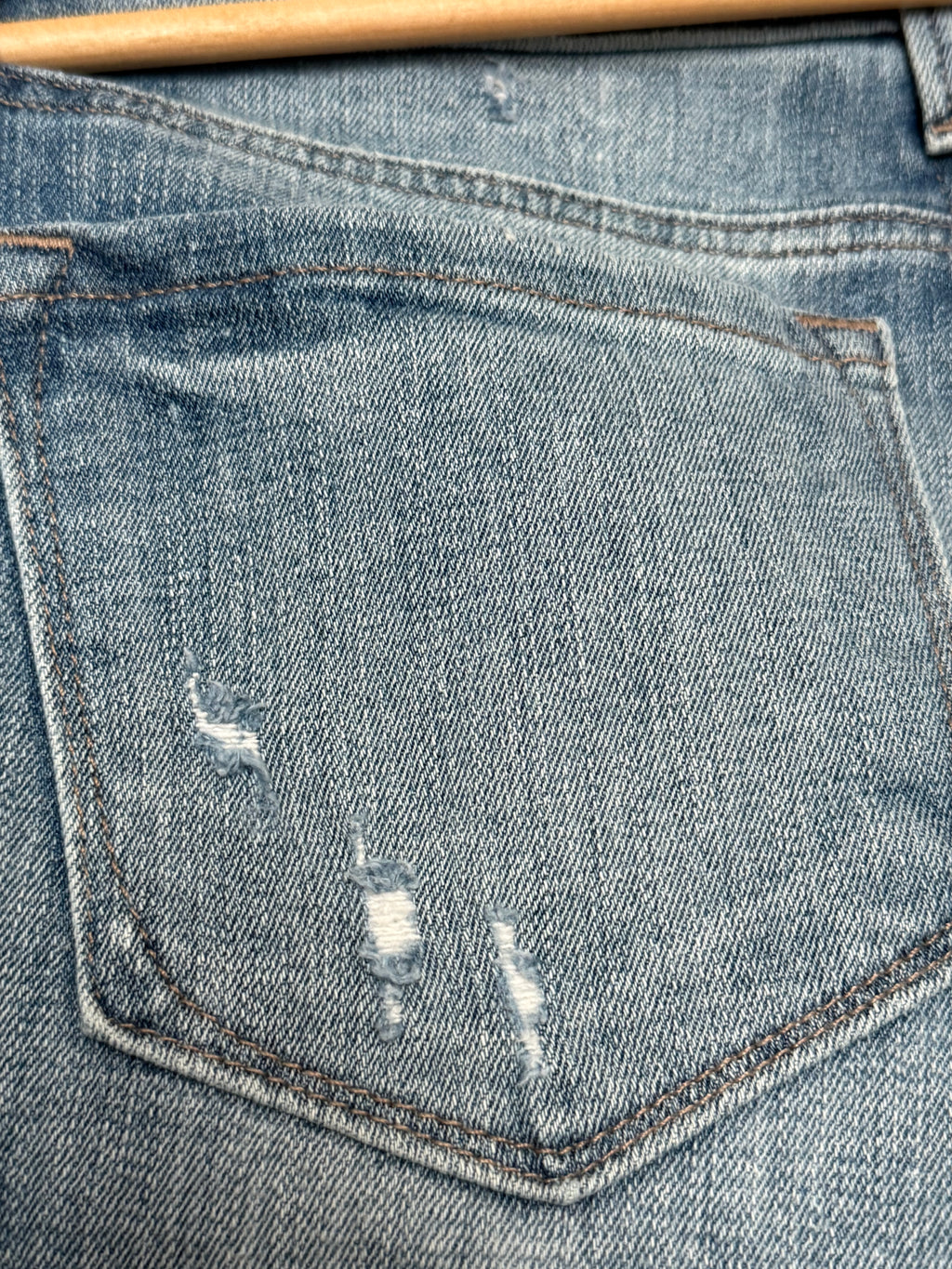 LOFT Relaxed Skinny Jeans Women’s Size 28/6 Petite Medium Wash Distressed