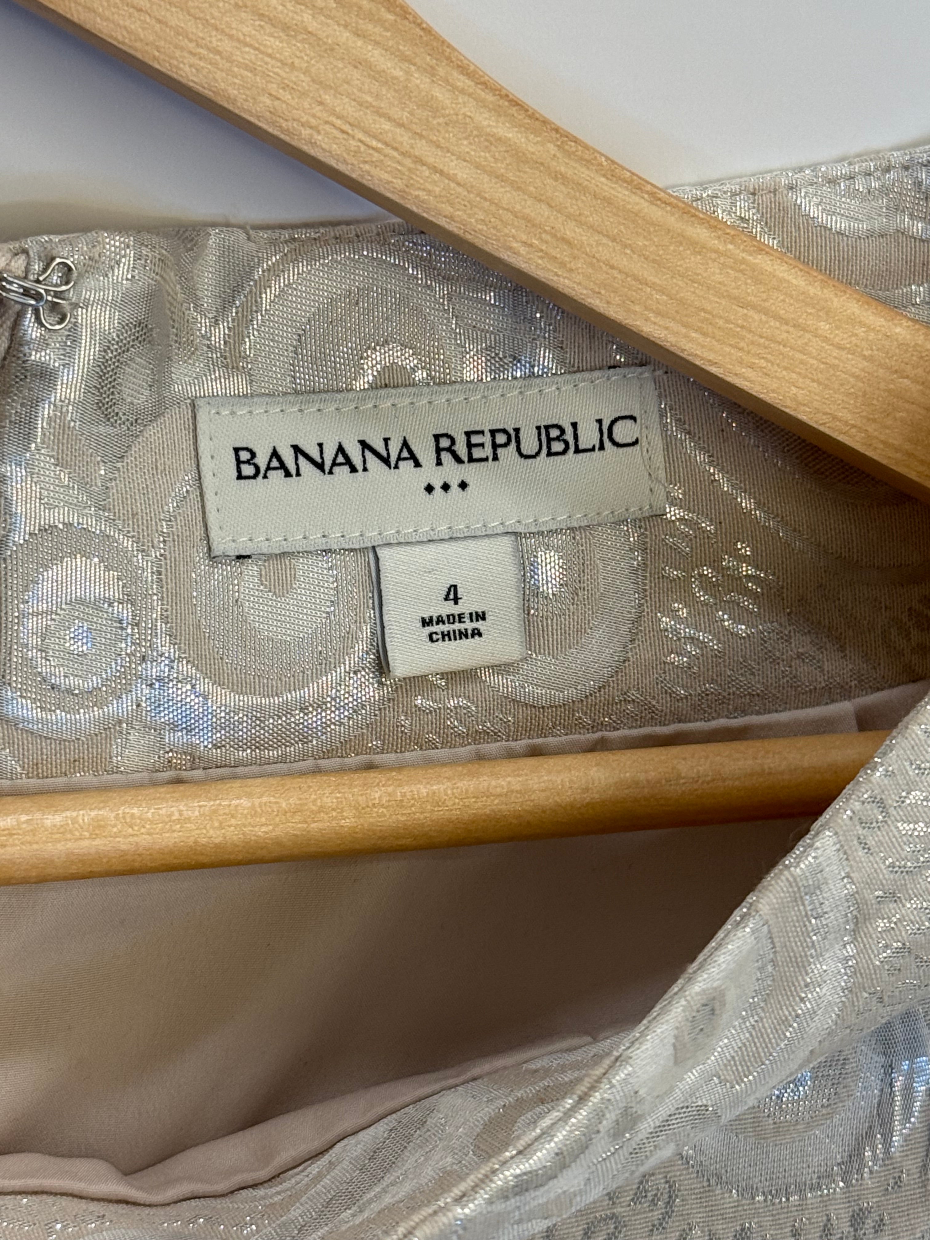 Banana Republic Metallic Mini Skirt Size 4 Silver Jacquard Elegant