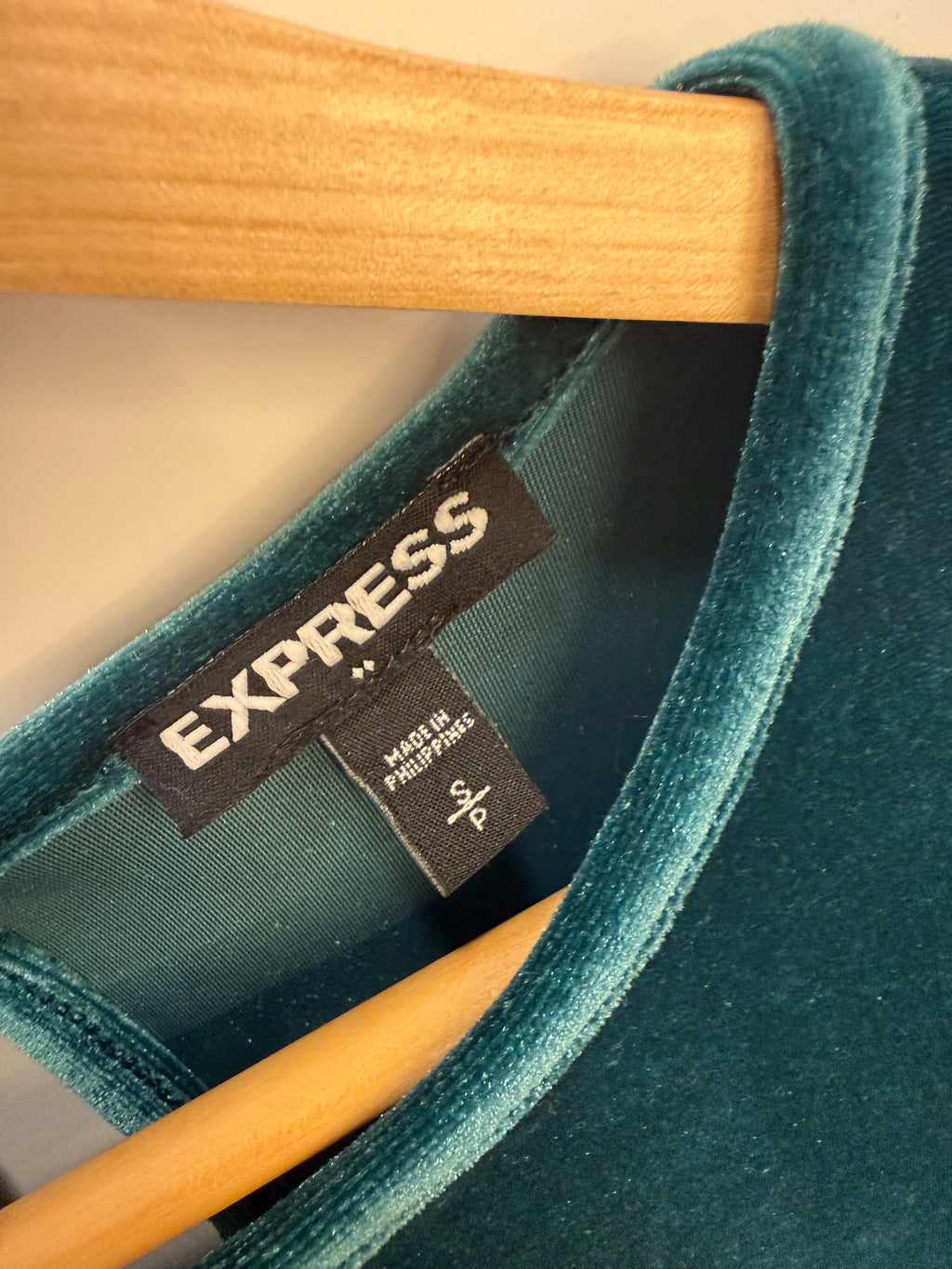 Express Emerald Velvet Puff Sleeve Top – Size Small